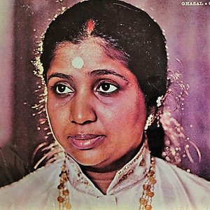 Asha Bhosle & Chorus 的头像