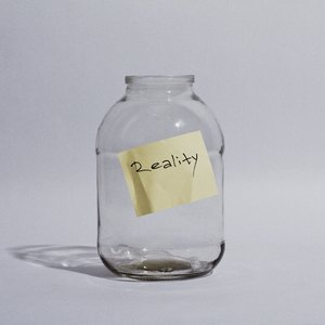 “Empty Reality”的封面
