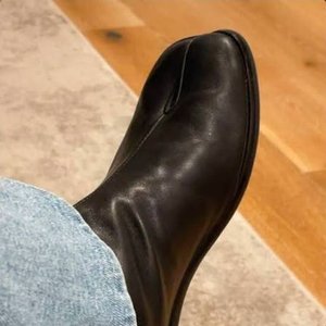 What is graping my ears