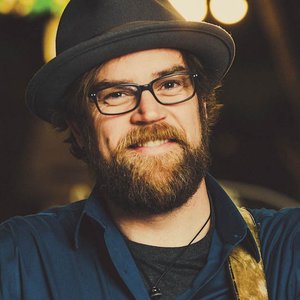 Aaron Burdett 的头像