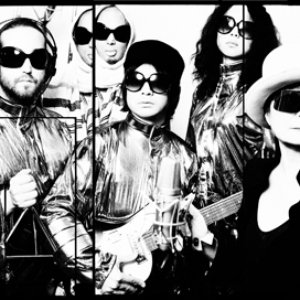 Yoko Ono and The Plastic Ono Band 的头像