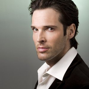 Hugh Panaro のアバター