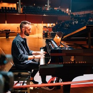 Lewis Bolland 的头像