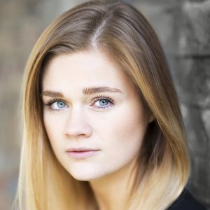 Lucy May Barker 的头像