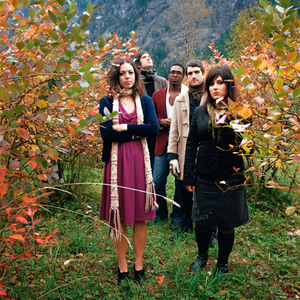 Pretty Girls Make Graves photo provided by Last.fm