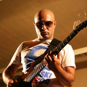 Ali Azmat 的头像