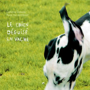 Bild för 'Le chien déguisé en vache'