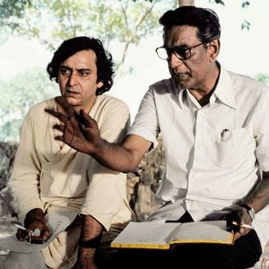 'Satyajit Ray & Soumitra Chattopadhyay' için resim