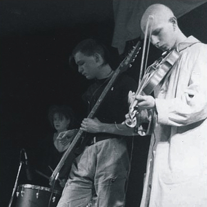 Zos Kia photo provided by Last.fm