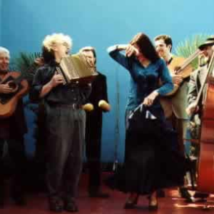 Está Loco photo provided by Last.fm