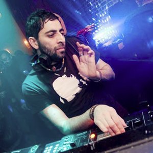 Darius Syrossian 的头像