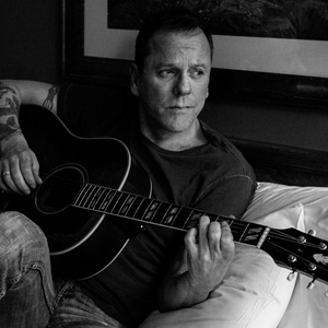 Kiefer Sutherland live