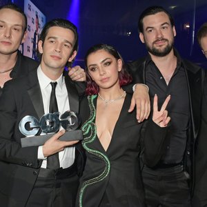 Charli xcx, The 1975 & Jon Hopkins 的头像