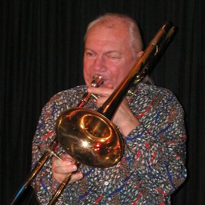 Conrad Bauer Trio 的头像