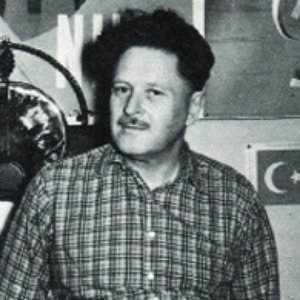 “Nâzım Hikmet”的封面