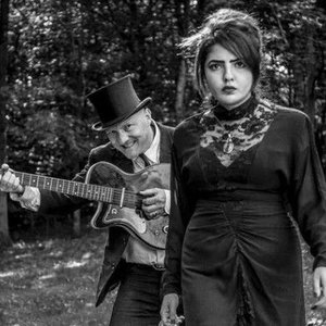 Reverend Beat-Man & Izobel Garcia 的头像