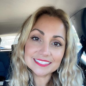 Elena Correia 的头像