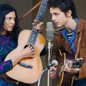 Avatar di Timothée Chalamet y Monica Barbaro
