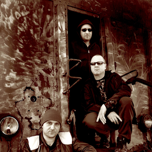 32CRASH photo provided by Last.fm