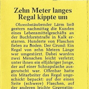 Zehn Meter Langes Regal Kippte Um