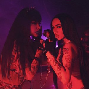 Lizz & Tomasa del Real 的头像
