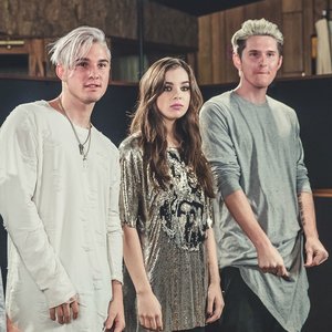 Zdjęcia dla 'Hailee Steinfeld & Grey'