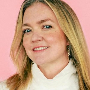 Colleen Hoover 的头像