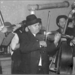 “Ördöngösfüzesi Banda”的封面