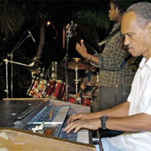 Robbie Lyn photo provided by Last.fm