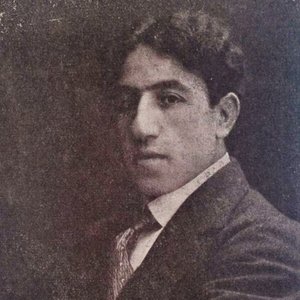 “Armenak Shahmuradian”的封面