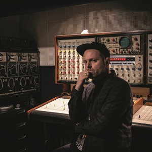 DJ Shadow