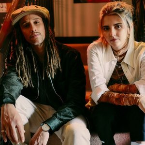 Emily Burns & JP Cooper 的头像