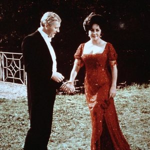 Len Cariou, Elizabeth Taylor 的头像