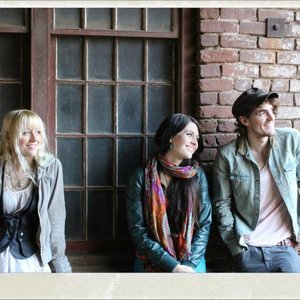 Blair Dunlop & Larkin Poe 的头像