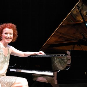 Lynne Arrialle Trio 的头像