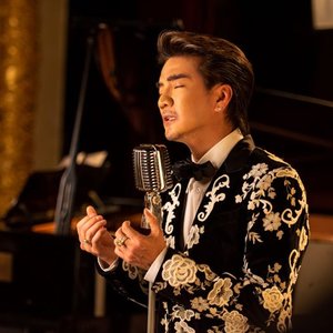 Chiếc vòng cầu hôn