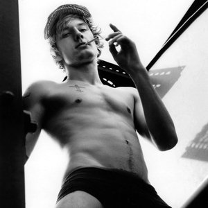Alex Pettyfer 的头像