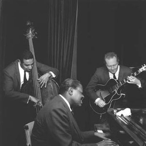 “Oscar Peterson Trio with Leste”的封面