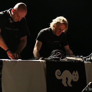 Pow[d]er Pussy photo provided by Last.fm