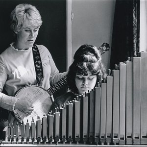 Shirley Collins / Dolly Collins 的头像