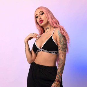 Lara Taylor 的头像