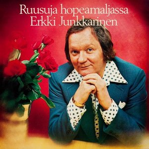 Ruusuja hopeamaljassa