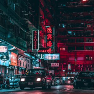 上​海​/​香​港