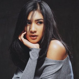 Mikha Tambayong のアバター