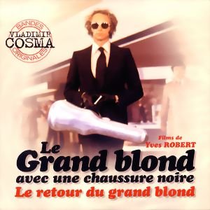 Le grand blond avec une chaussure noire