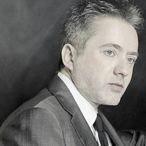 Marwan Khoury Playing The Piano