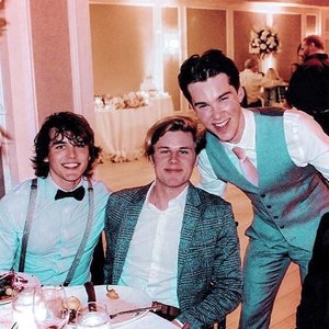 Charlie Gillespie, Owen Patrick Joyner & Jeremy Shada 的头像