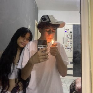 do lado dela