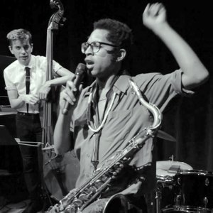 Aaron Burnett & The Big Machine 的头像