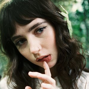 Clairo için avatar